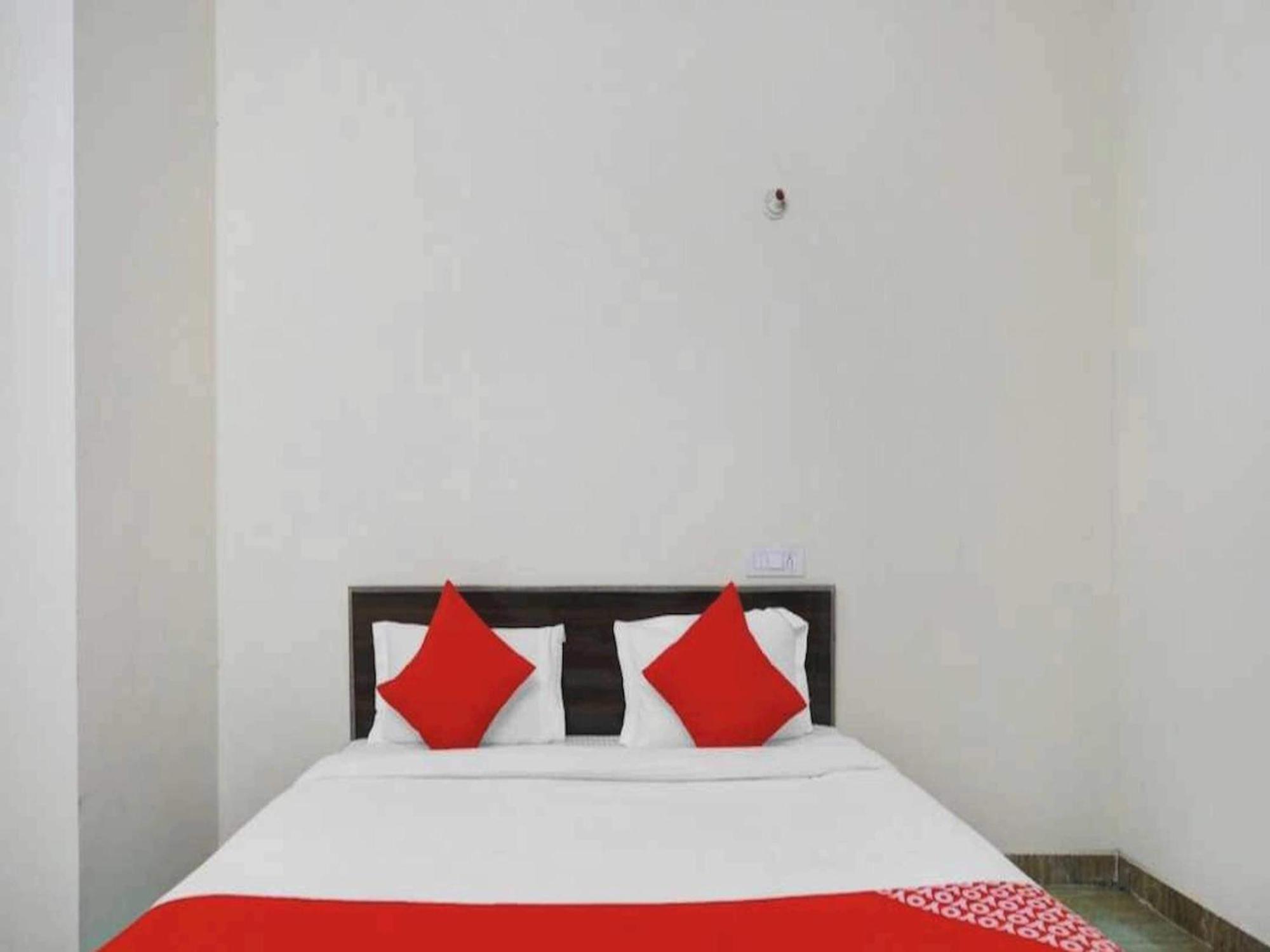 Hotel Sky Bird Bhauli Esterno foto