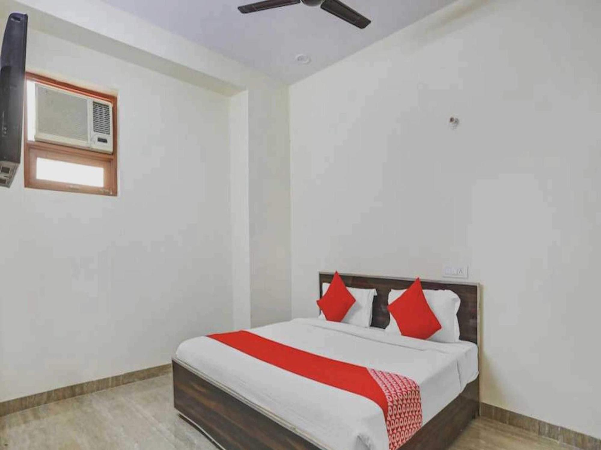 Hotel Sky Bird Bhauli Esterno foto