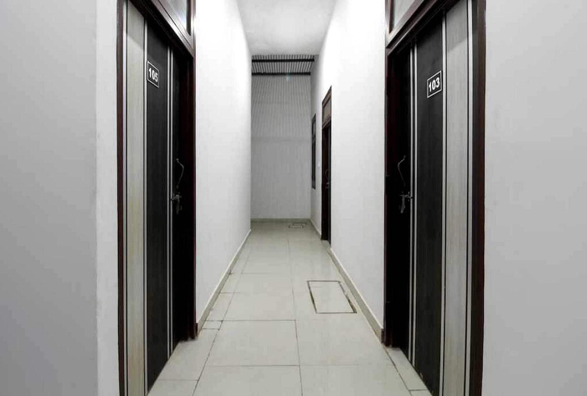 Hotel Sky Bird Bhauli Esterno foto