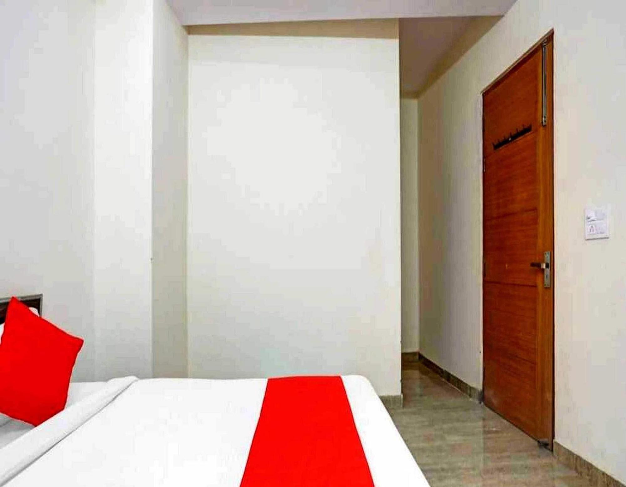 Hotel Sky Bird Bhauli Esterno foto