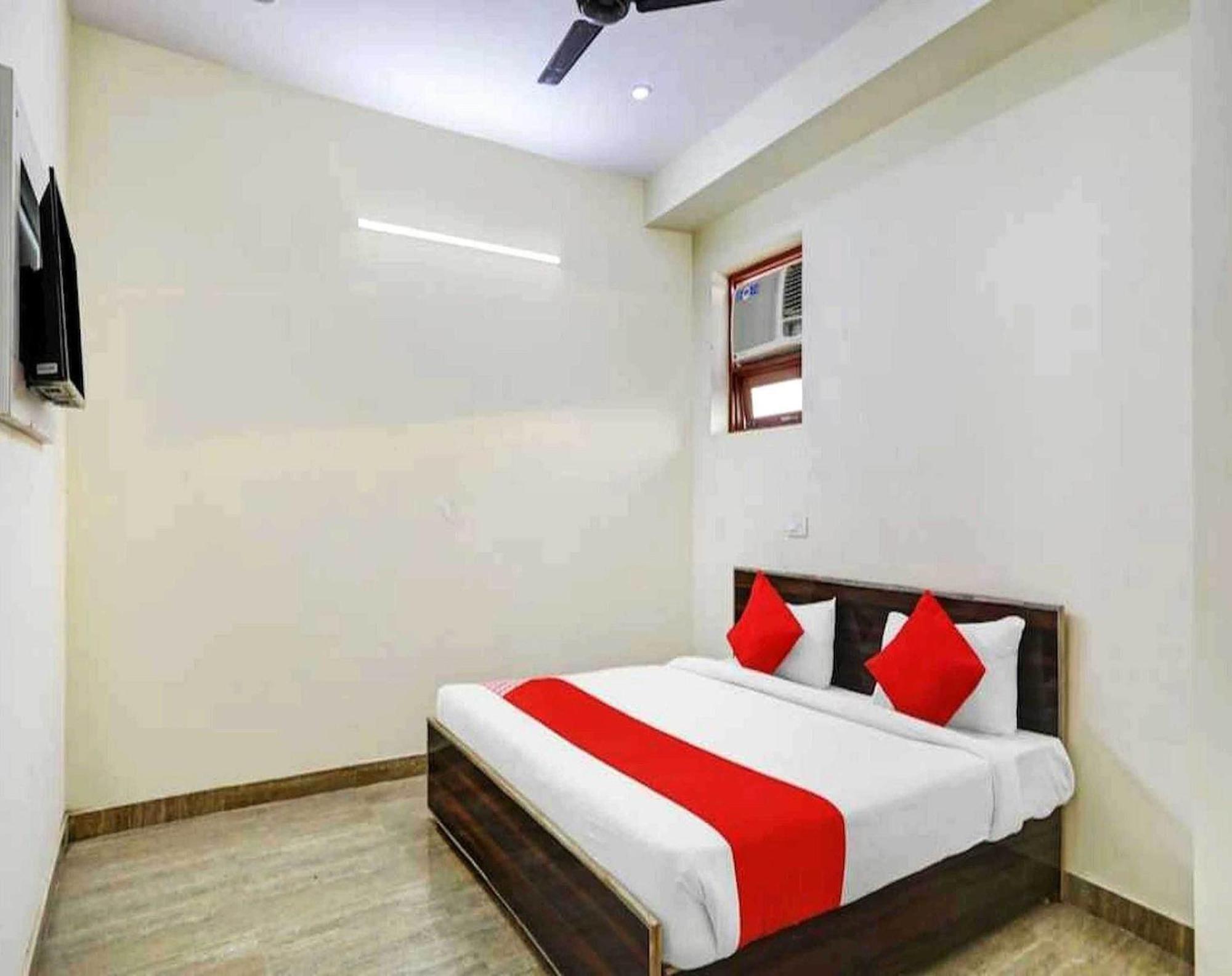 Hotel Sky Bird Bhauli Esterno foto