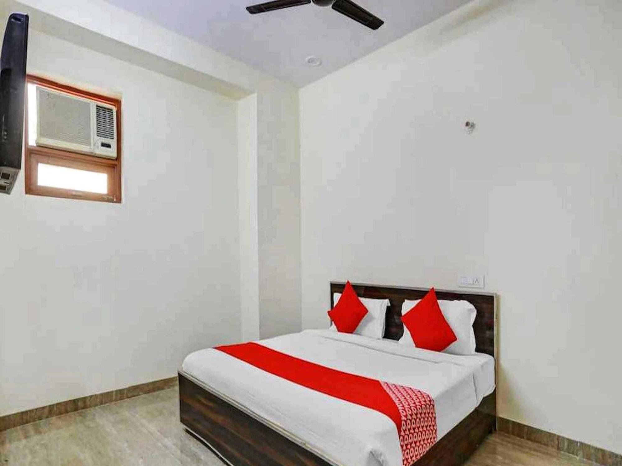 Hotel Sky Bird Bhauli Esterno foto