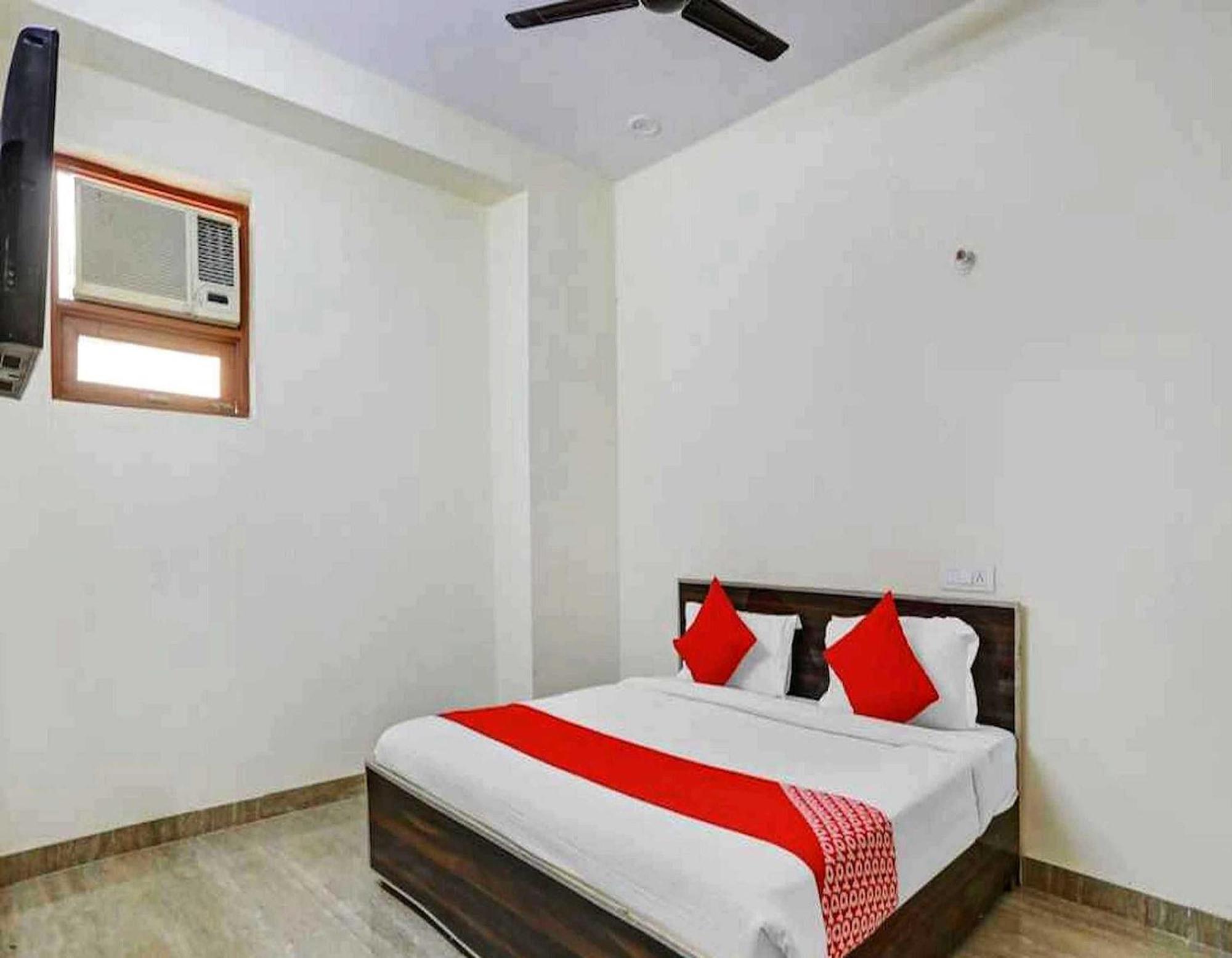 Hotel Sky Bird Bhauli Esterno foto