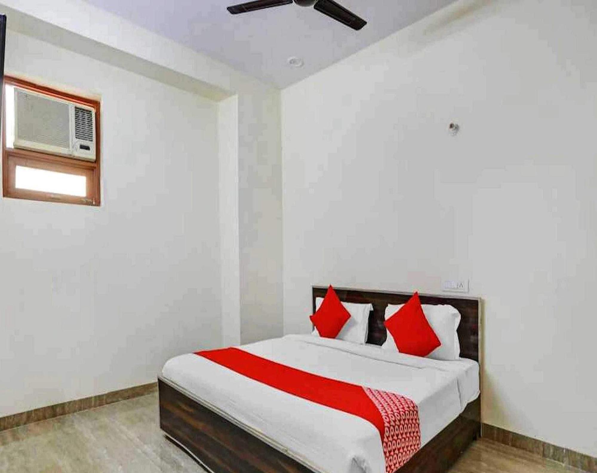 Hotel Sky Bird Bhauli Esterno foto