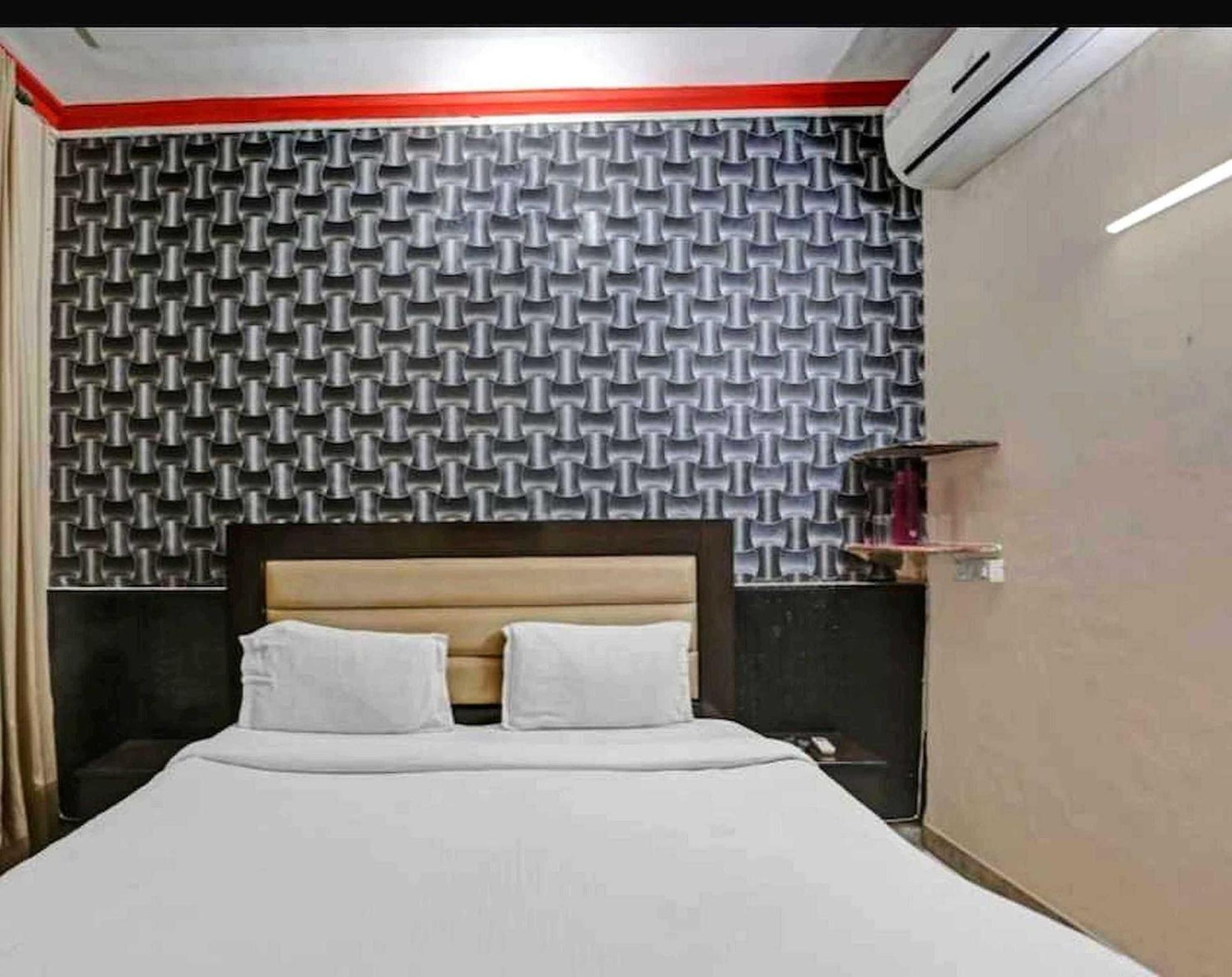 Hotel Sky Bird Bhauli Esterno foto
