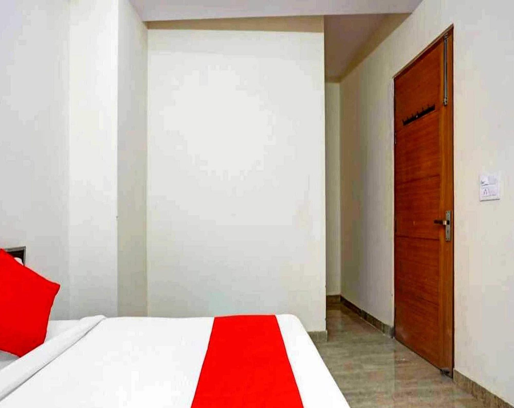 Hotel Sky Bird Bhauli Esterno foto