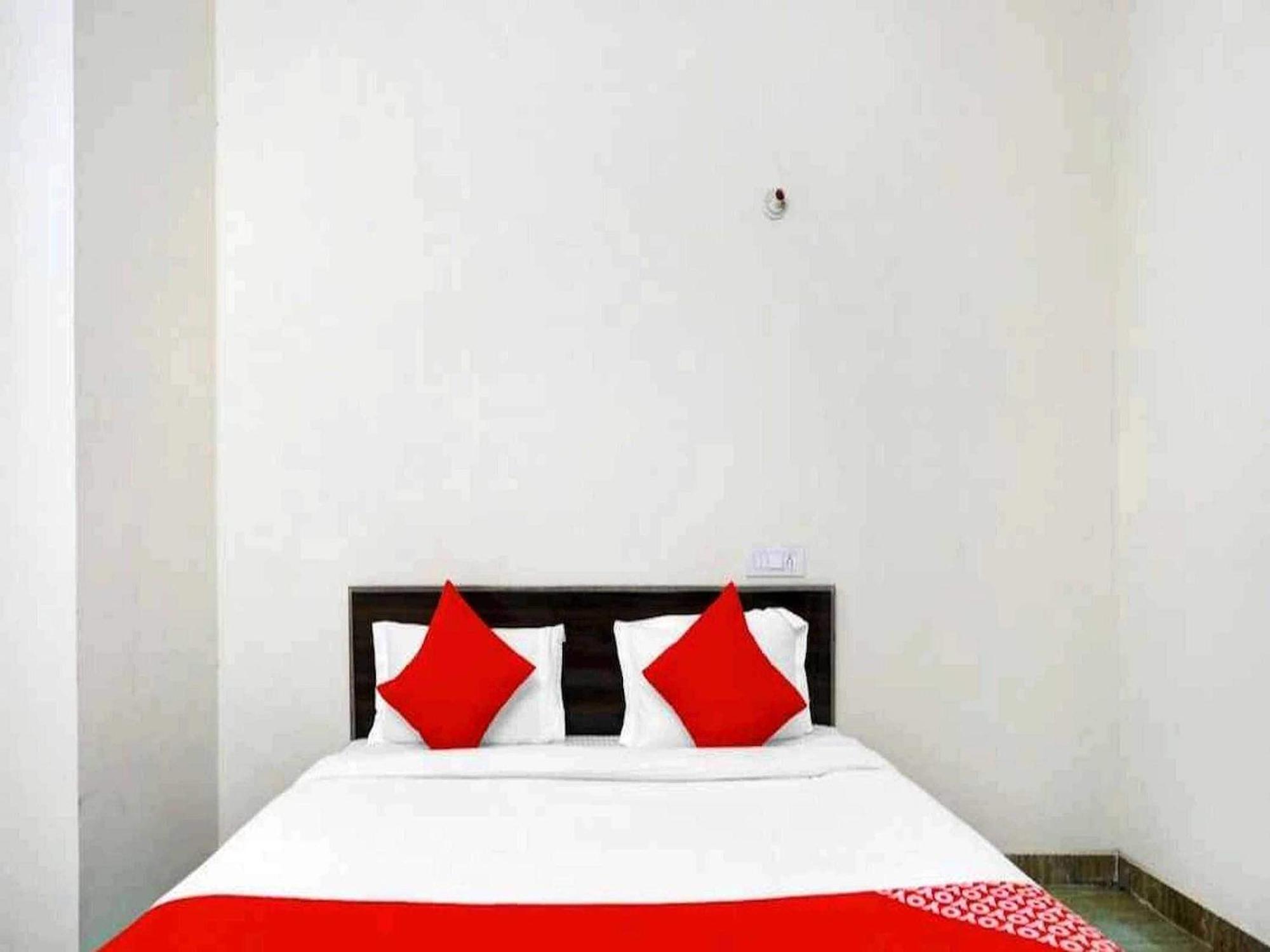 Hotel Sky Bird Bhauli Esterno foto