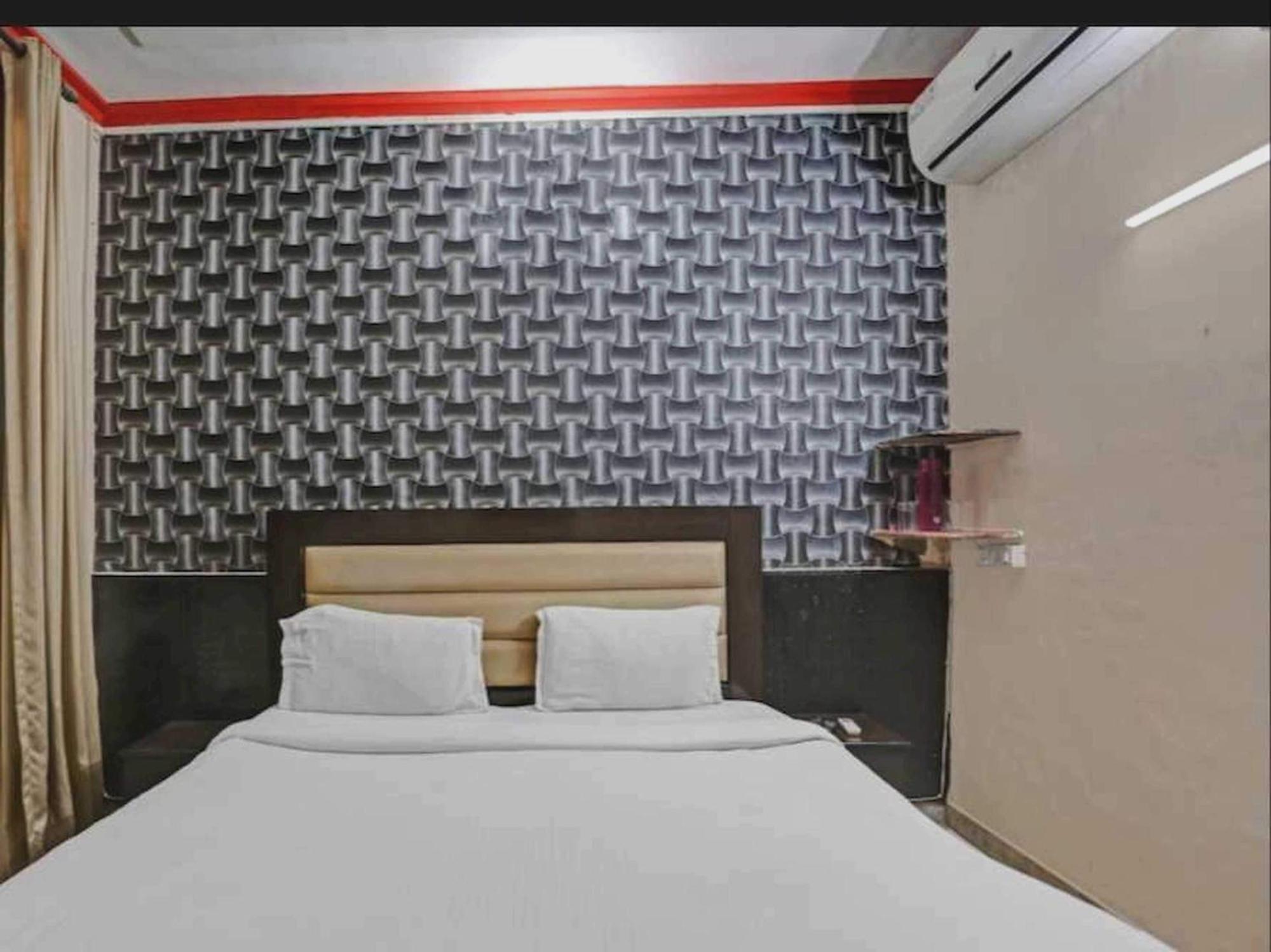 Hotel Sky Bird Bhauli Esterno foto