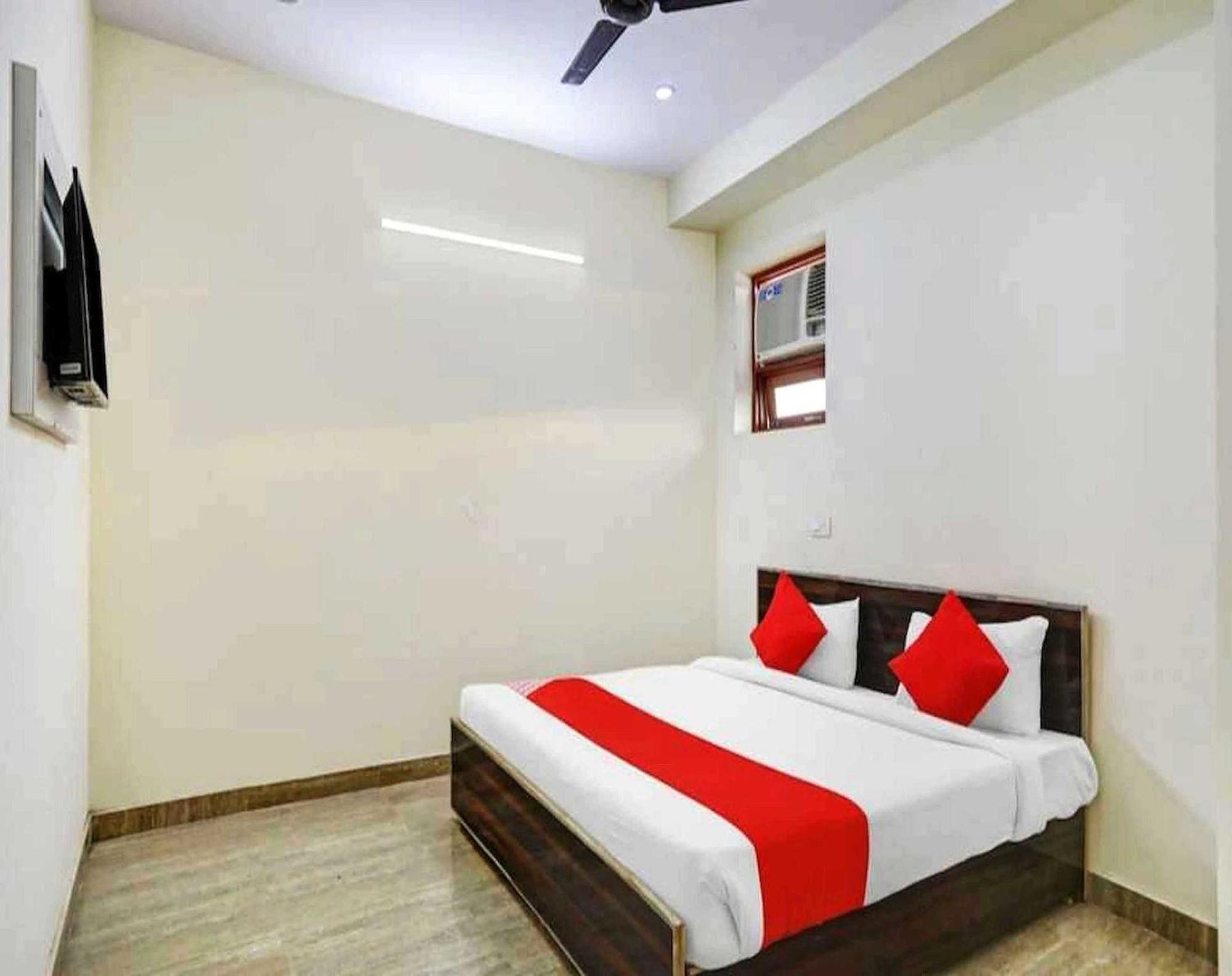 Hotel Sky Bird Bhauli Esterno foto