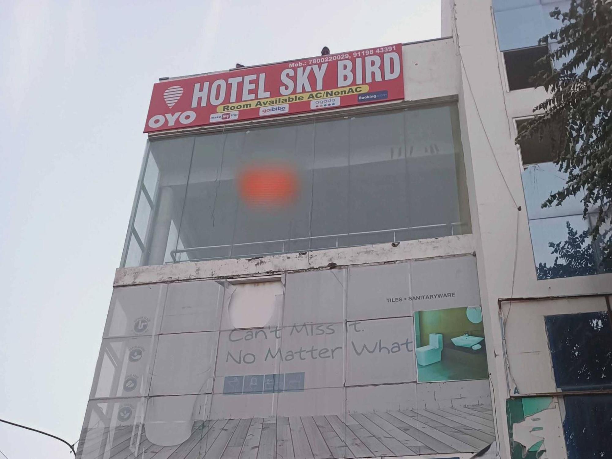 Hotel Sky Bird Bhauli Esterno foto
