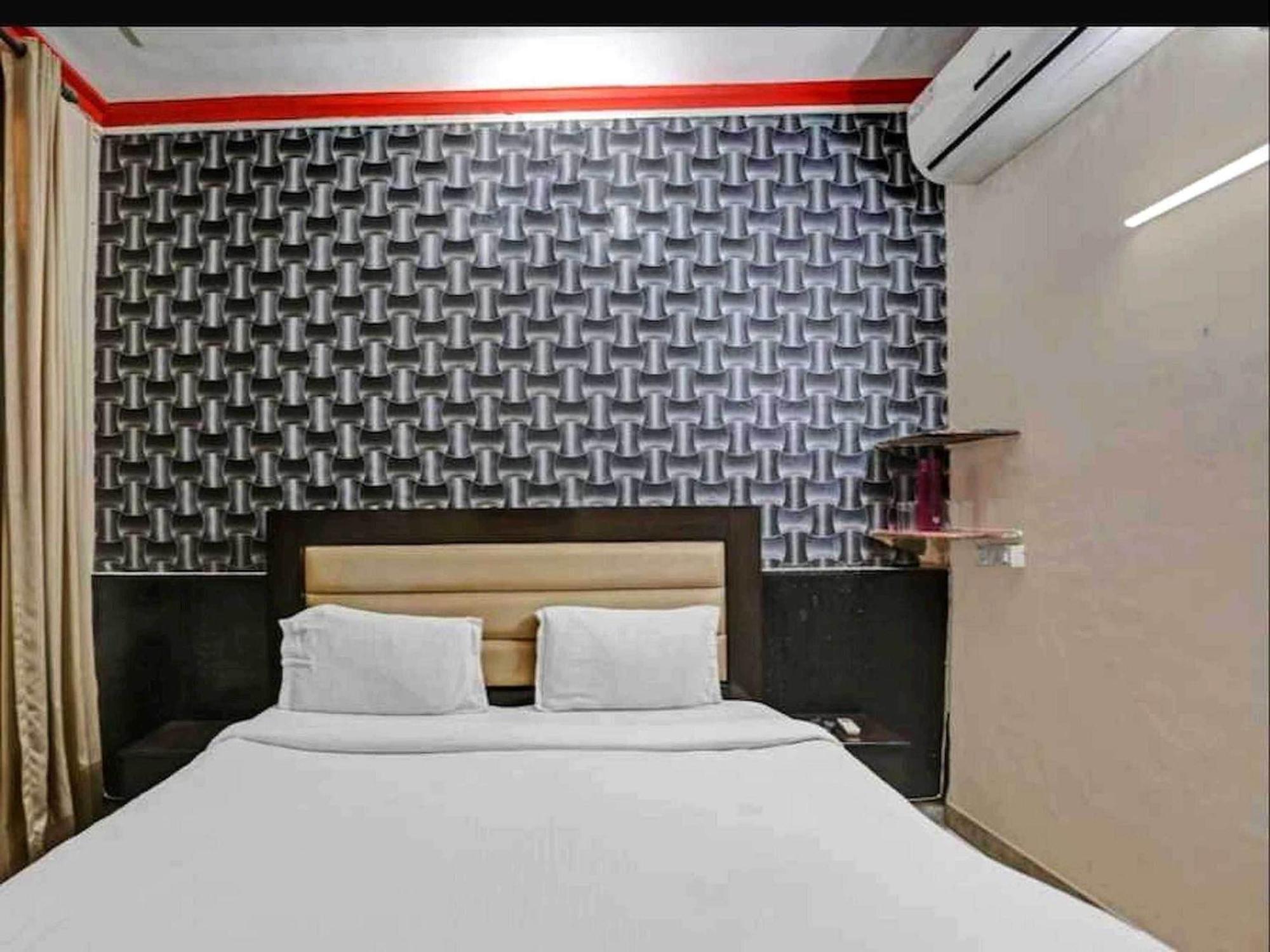 Hotel Sky Bird Bhauli Esterno foto