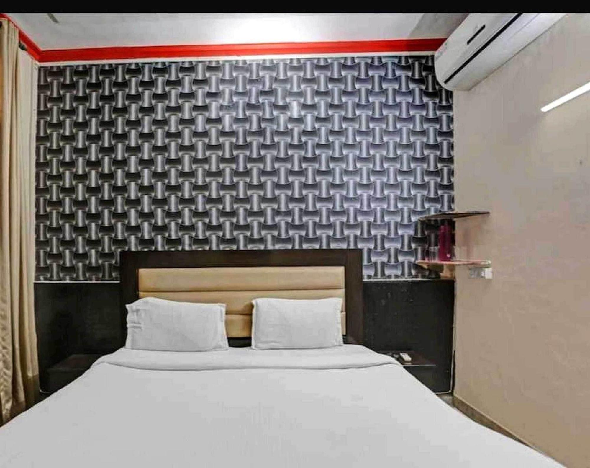 Hotel Sky Bird Bhauli Esterno foto