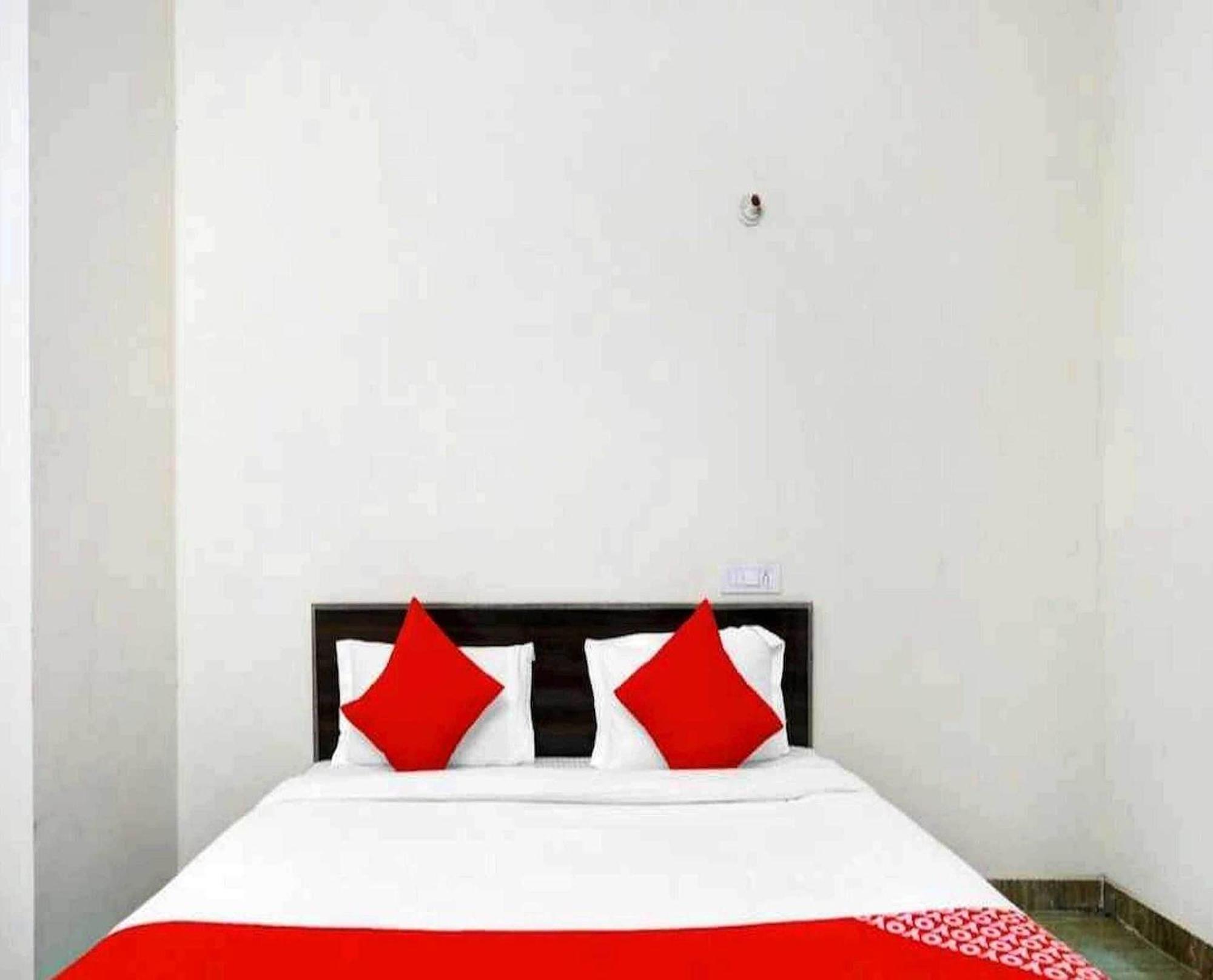 Hotel Sky Bird Bhauli Esterno foto