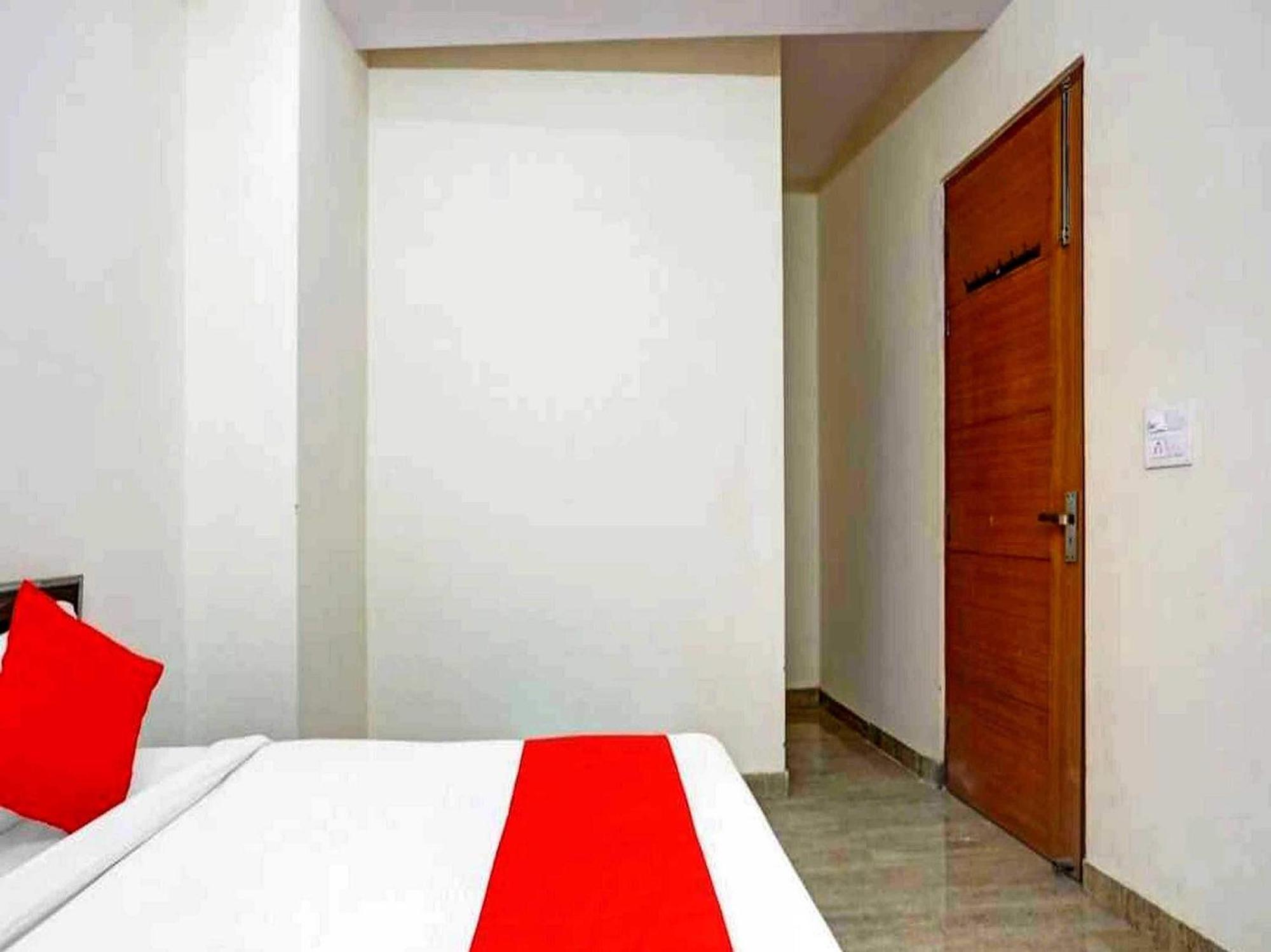 Hotel Sky Bird Bhauli Esterno foto
